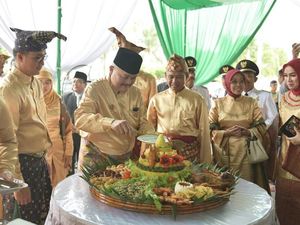 Serunya Momen Alex Noerdin Saat Belanja Cabai hingga Jadi Barista Dadakan