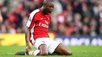 Posisi bek kiri ada William Gallas. Musim 2001-2006, William Gallas jadi andalan Mourinho di Chelsea dan mempercembahkan trofi Liga Inggris. Setelahnya dia pindah ke Arsenal (Phil Cole/Getty Images)
