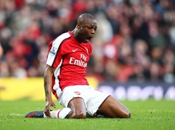 William Gallas membela Chelsea sejak 2001 hingga 2006, dengan dua trofi Premier League dan Piala FA serta Piala Liga masing-masing sekali diberikan. Pada 2006, ia pindah ke Arsenal dan tidak meraih trofi apapun hingga hengkang ke Tottenham Hotspur pada 2010. (Foto: Phil Cole/Getty Images)
