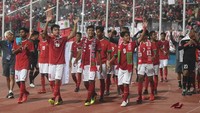 Timnas U-16 berterima kasih terhadap suporter atas dukungan masifnya yang membantu mereka lolos ke semifinal. (Foto: Zabur Karuru/ANTARA FOTO)