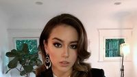 Potret Chloe Bennet, Pacar YouTuber Rusuh Logan Paul