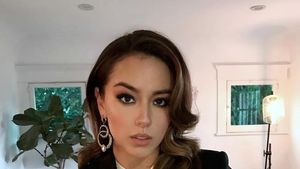 Potret Chloe Bennet, Pacar YouTuber Rusuh Logan Paul