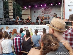 Kagumnya Warga Moskow Lihat Tari Piring di Festival Indonesia