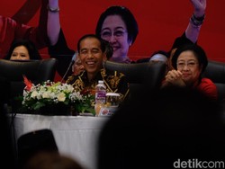 PDIP Kenalkan Kapitra Bacaleg, Jokowi Tersenyum Lebar