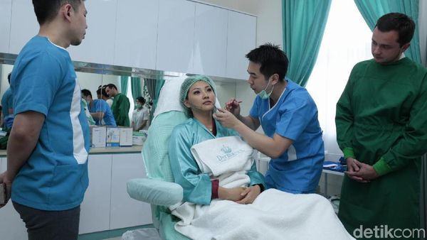 Di Rumah Pakai Daster, di Kemang Sarwendah Rajin Perawatan