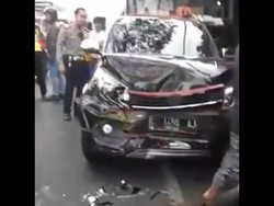 Diduga Rem Blong, Bus Tabrak Sejumlah Kendaraan di Batu