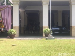 Jokowi Hadiri Pernikahan Anak Menpar di Hotel Dhamawangsa