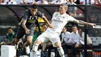 Juventus menebus Joao Cancelo (kiri) dari Valencia dengan biaya 40,4 juta euro. Studi menaksir nilai pasarnya cuma 22,7 juta euro. (Foto: Geoff Burke-USA TODAY Sports/REUTERS)