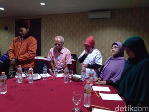 Isak Tangis Pecah di Peringatan 15 Tahun Tragedi Bom JW Marriot Isak Tangis Pecah di Peringatan 15 Tahun Tragedi Bom JW Marriot