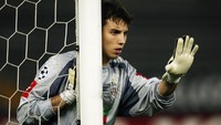 Seballiknya Carini tidak bersinar di Inter Milan. Meski jadi kiper nomor satu di Timnas Uruguay, ia kalah bersaing dengan Francesco Toldo, Julio Cesar, dan Paolo Orlandoni. Sempat dipinjamkan ke Cagliari pada 2005, ia meninggalkan Inter di musim 2007. (Foto: BenRadford/Getty Images)