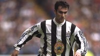 Sebaliknya Keith Gillespie tidak bagus-bagus amat di Newcastle. Selama tiga musim berseragam The Toon Army, Gillespie bermain sebanyak 118 kali dan hanya bikin 11 gol tanpa ada trofi yang diraih. (Foto: Stu Forster /Allsport)