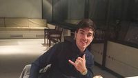 Mengintip Gaya Keren Maverick Vinales, Pebalap MotoGP Saat Cicip Makanan Enak