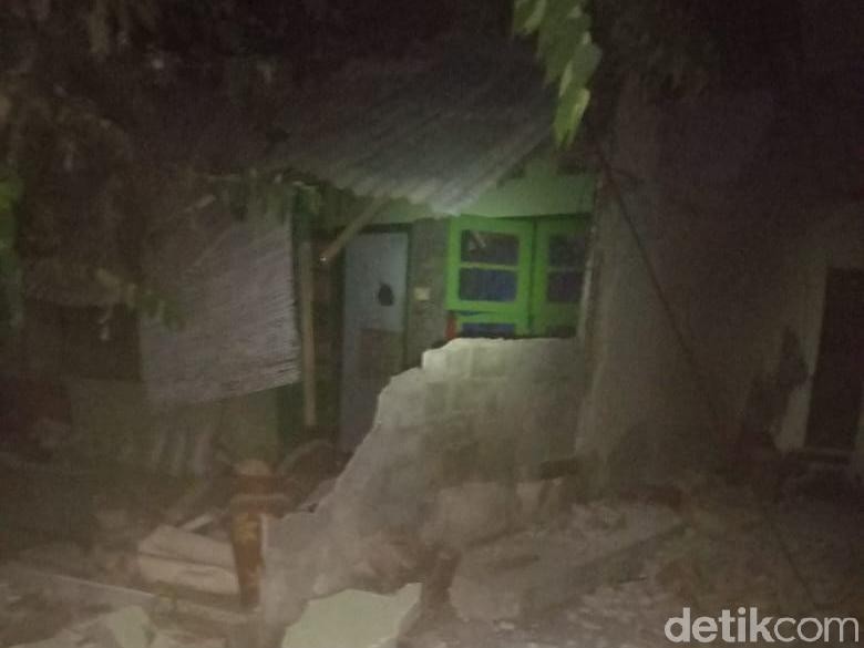 Polisi Sisir Pemukiman Warga di Lombok Timur Pascagempa 7 SR Polisi Sisir Pemukiman Warga di Lombok Timur Pascagempa 7 SR