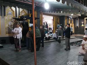 Gempa NTB, Jemaah Salat Isya di Masjid Berhamburan