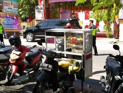 Terduga Teroris yang Ditangkap di Jember Penjual Bakso Keliling