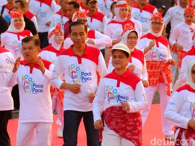 Potret Asyiknya Jokowi-JK Saat Senam Poco-poco di Monas