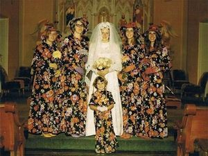 Kostum Para Bridesmaid di Era Jadul, Mirip Gorden sampai Sinterklas