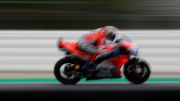 Andrea Dovizioso harus puas di posisi keempat pada FP2. (