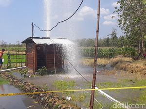 Geger Semburan Air Bercampur Lumpur Setinggi 30 Meter