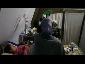 Video: Momen Warga Lombok Melahirkan saat Gempa