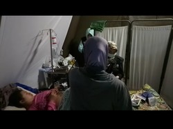 Satu Warga Lombok Timur Melahirkan di Tenda TNI Usai Gempa 7 SR