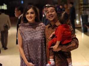 Abi dan Yasmine Wildblood di Pernikahan Panji Trihatmodjo Abi dan Yasmine Wildblood di Pernikahan Panji Trihatmodjo
