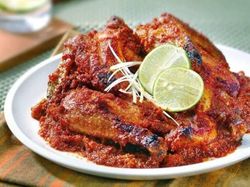 Tambah Semangat Makan Ayam Taliwang yang Pedas Segar di Sini