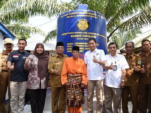 Jonan Resmikan Sumur Bor dan Bagikan Lampu Surya Gratis di Jambi