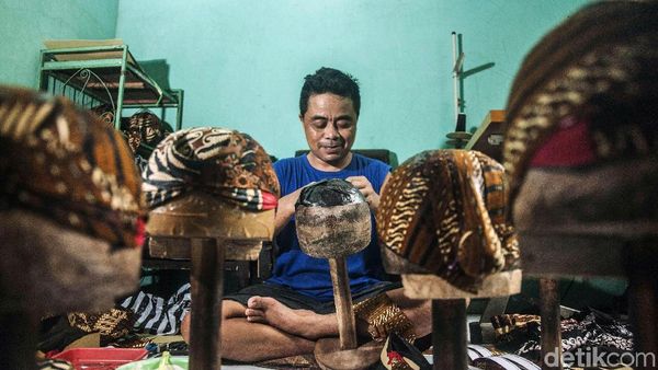 Potret Perajin Blangkon dari Yogyakarta