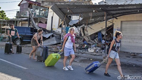 Usai Gempa, Wisatawan Mulai Tinggalkan Lombok