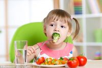5 Cara Mengatasi Anak Susah Makan Sayur Berkuah