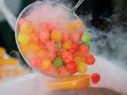 Detik-detik Ice Smoke Semburkan Api-Bocah Ponorogo Alami Luka Bakar 30%
