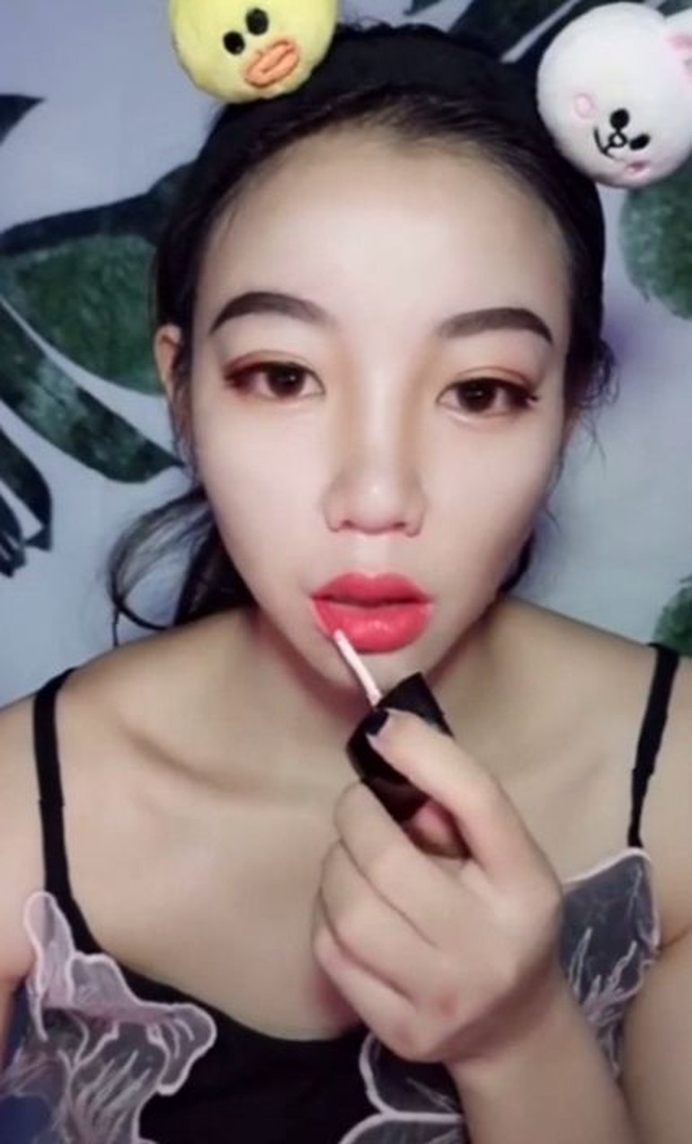 Viral Transformasi Sebelum Dan Sesudah Makeup Wanita Yang Bikin Melongo