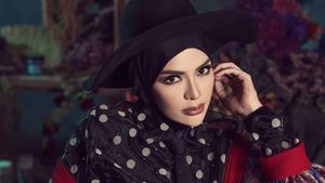 Belum Lama Berhijab, Ini Beda Gaya Nikita Mirzani dan Mulan Jameela