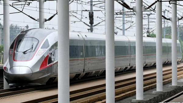 China Bangun 25.000 Km Jalur Kereta Cepat Dalam 10 Tahun