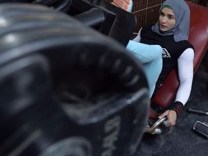 Jadi Binaraga Berhijab, Begini Gaya Khloud Essam Tutupi Ototnya