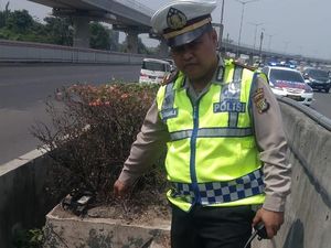 Mayat Pria Membusuk di Tol Halim Diduga Tewas Sejak 5 Hari Lalu