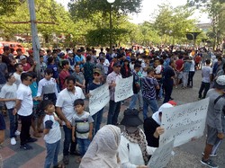 Ratusan Imigran Gelap Demo Kantor Badan PBB di Makassar