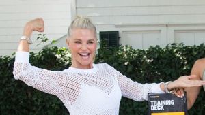 Foto: Gaya Seksi Christie Brinkley yang Masih Seperti ABG di Usia 64