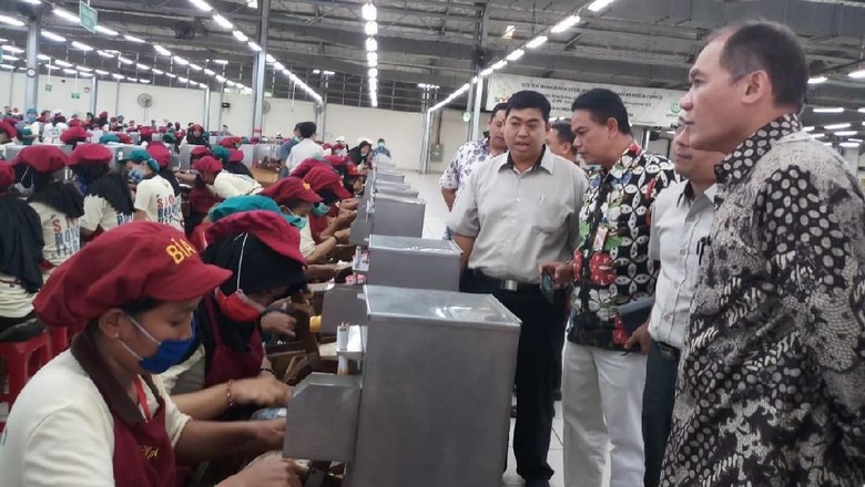 Anggota Komisi VI Minta Pemerintah Setop Kenaikan Cukai Rokok Anggota Komisi VI Minta Pemerintah Setop Kenaikan Cukai Rokok