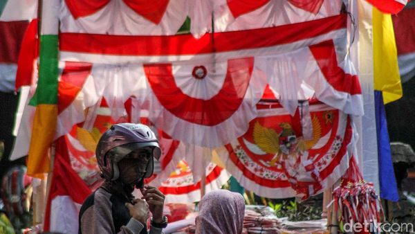 Pernak-pernik HUT RI Ramaikan Pasar Pagi Jakarta