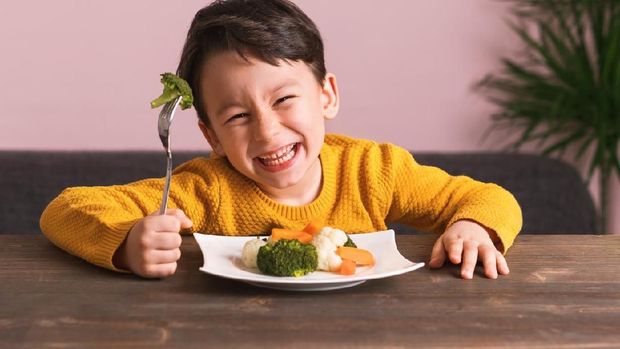 Jadwal dan Aturan Menu Makan Anak yang Perlu Bunda Tahu