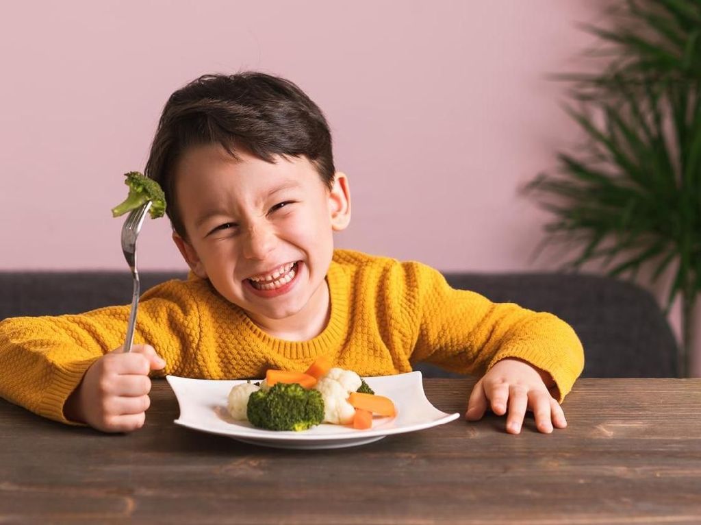 4 Cara agar Anak Suka Makan Sayur