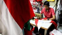 Penjahit Bendera Kebanjiran Pesanan Jelang HUT RI
