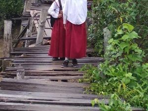 Riau Provinsi Kaya, Mengapa Ada Jembatan Lapuk Kayak Gini?