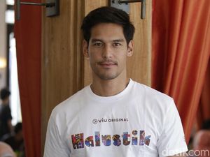 Menegangkan! Richard Kyle Terombang-ambing karena Badai di Tengah Laut