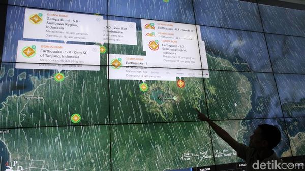 BNPB Pantau Gempa Lombok Lewat Layar Raksasa
