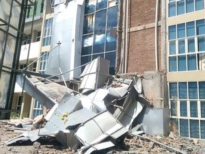 Gempa NTB, Dinding Gedung Universitas Mataram Runtuh