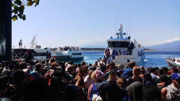 Foto: Hiruk Pikuk Evakuasi Wisatawan di Gili Trawangan