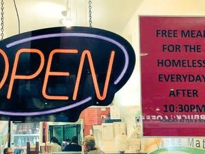 Restoran India di Brisbane Bagikan Makan Untuk Gelandangan Setiap Hari Restoran India di Brisbane Bagikan Makan Untuk Gelandangan Setiap Hari
